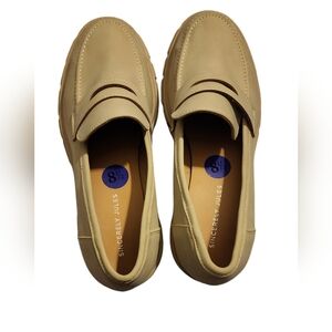 NWOT Women's Sincerely Jules Dylan Beige Chunky Platform Heel Loafers - Size 8.5